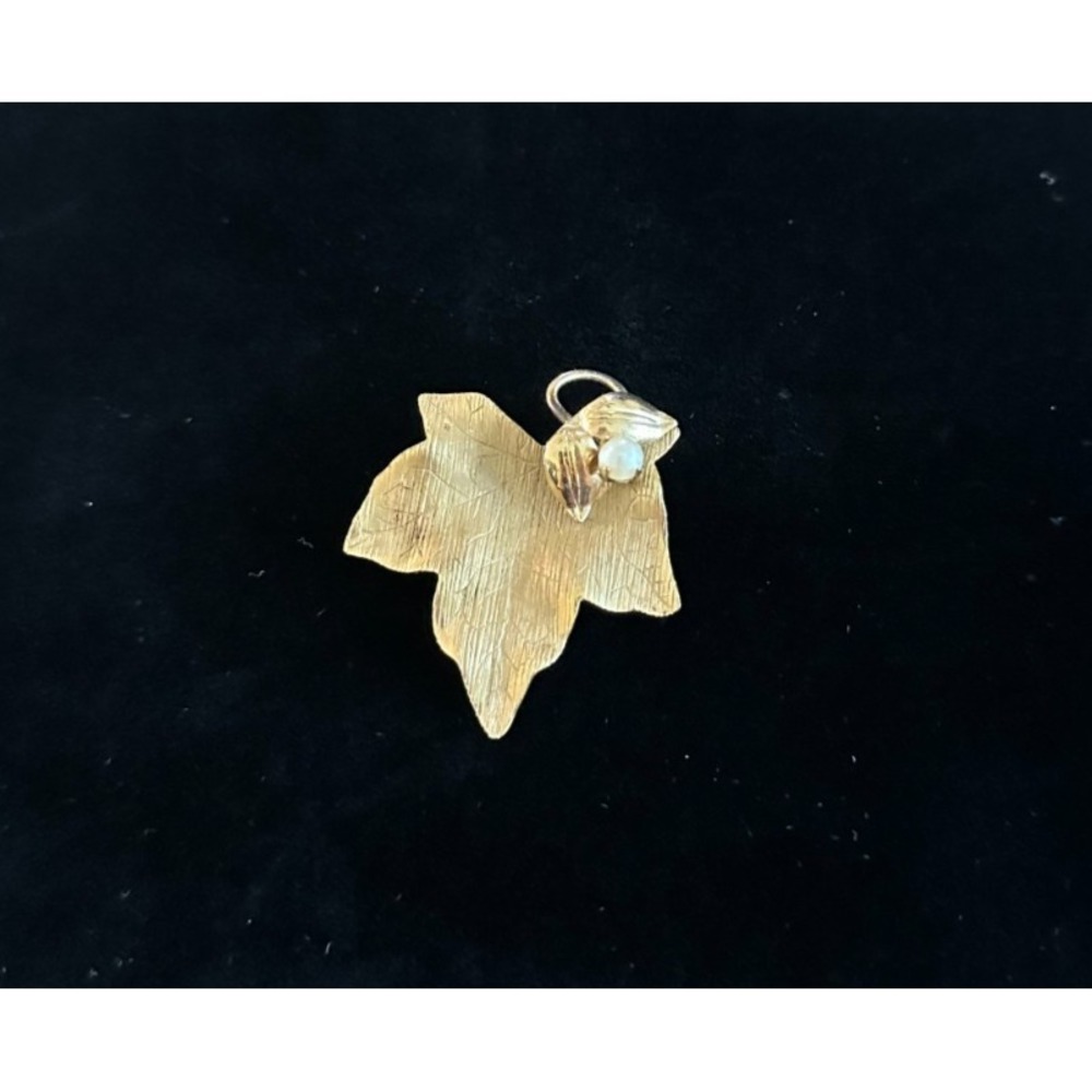 Vintage Winard 12k GF Leaf Wreath Brooch Pin w. Faux Pearl Accents Gold Filled